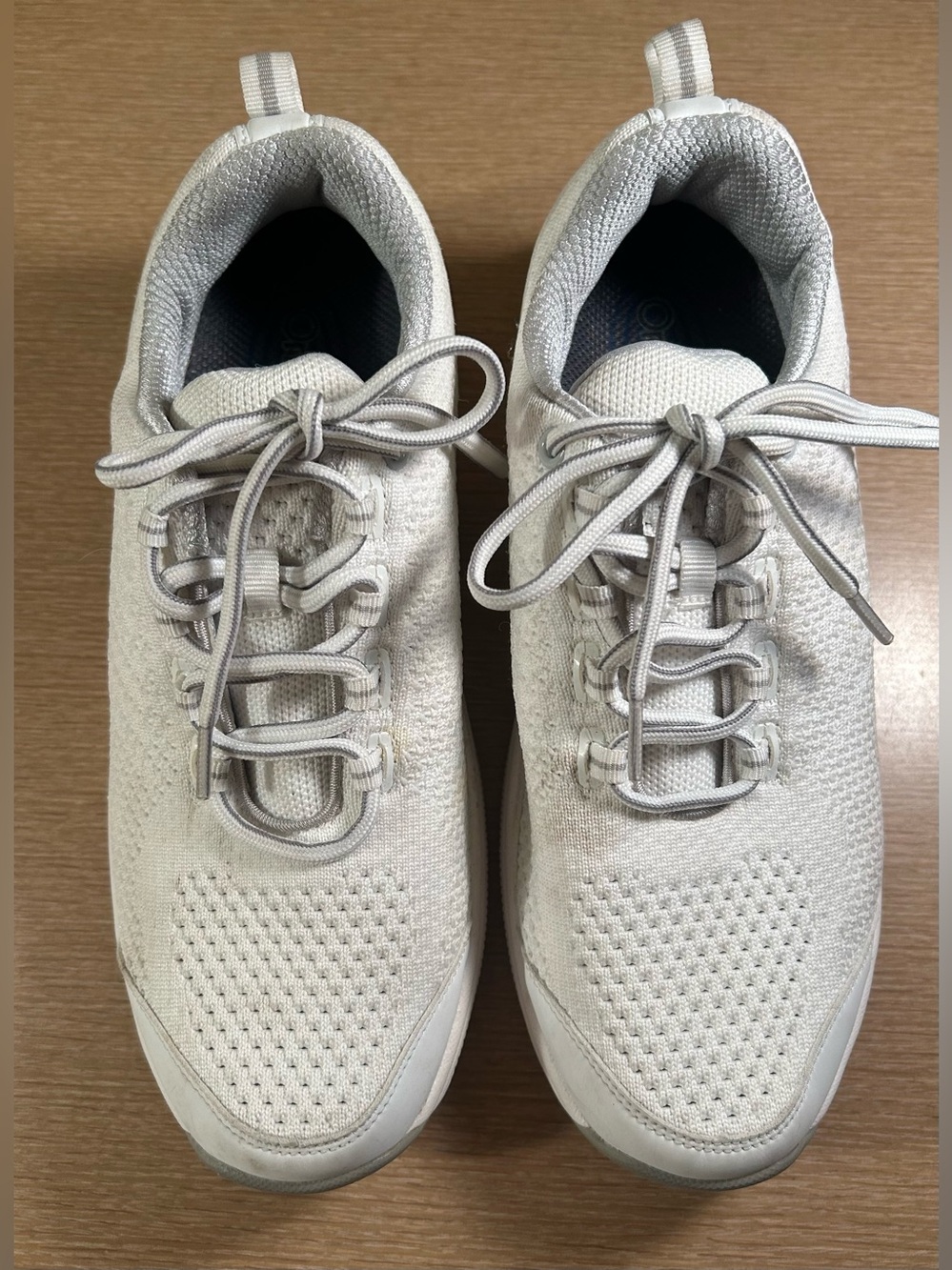 Women’s light orthopedic sneakers
